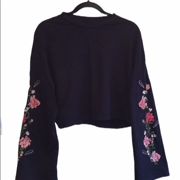 Divided Tops - H&M Divided Navy Blue Crop Sweatshirt